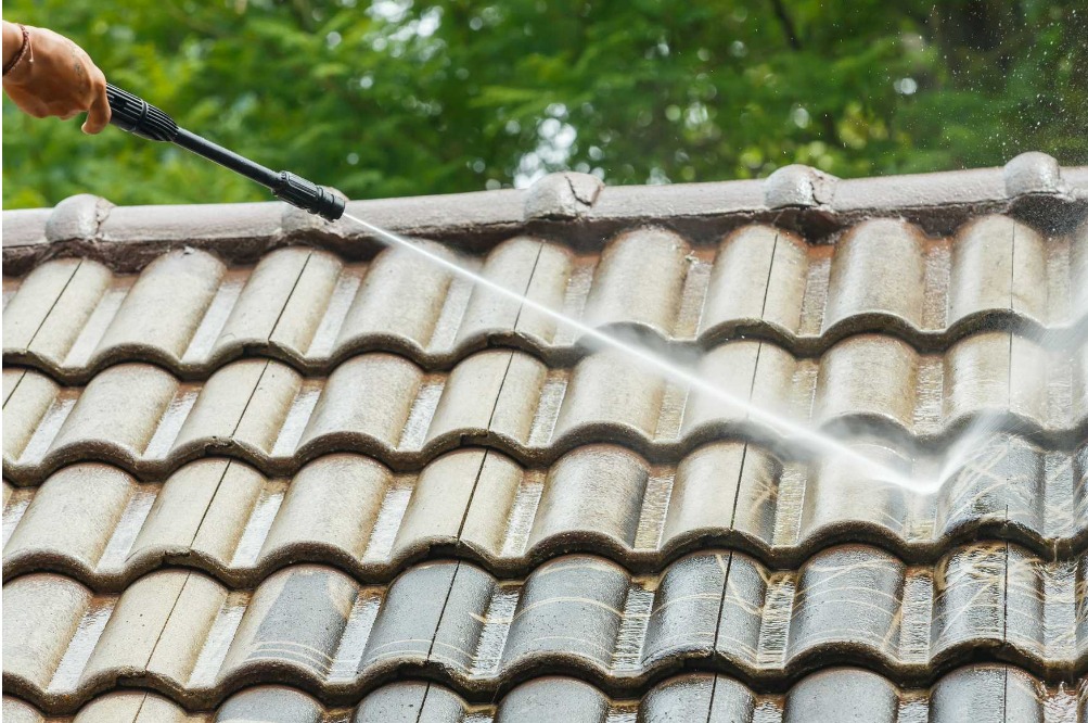The Complete Guide to Roof Pressure Washing in Port St. Lucie, FL